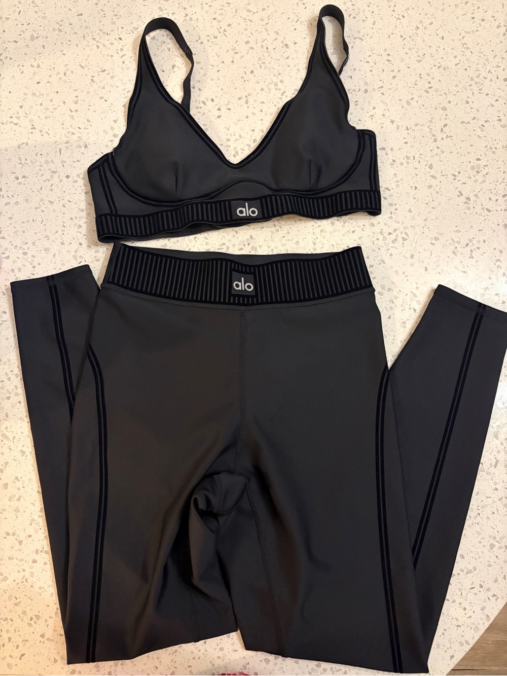 ALO Yoga Black Seamless Rib-Trim Sports Bra & Leggings Set